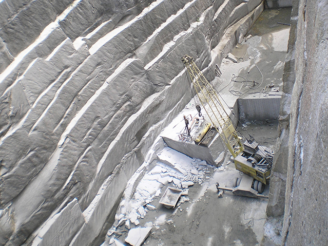 Zdjęcie ukazujące kopalnie PPHU Kampol, gdzie pozyskujemy granit.